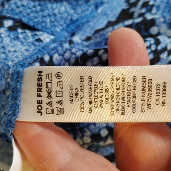 💚Women's Joe Fresh Snakeskin Print Short Sleeve Blouse - Picture 7 of 7